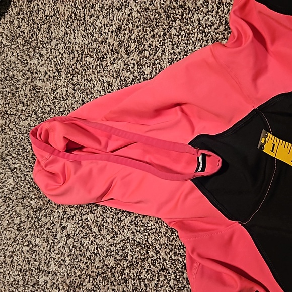 Women's Large nike pull over hoodie. Black and pink - Picture 3 of 6